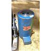 Image 2 : 2 BLUE HEAVY DUTY ASSORTED SIZED HYDRAULIC BOTTLE JACKS