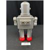 Image 2 : Vintage 12" Tall Battery Operated Robot