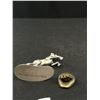 Image 10 : Vintage Collectible Lot - Carved Moose Antler, Indigineous Art, Pewter Horse, Horseshoe,etc
