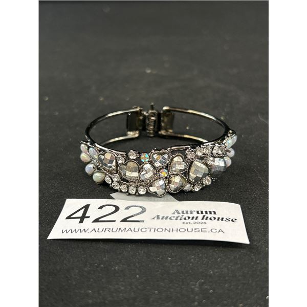 Vintage Silver Tone Hinged Bangle Bracelet