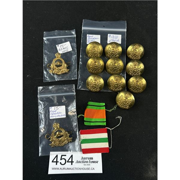 WWII Buttons Badge