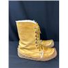 Image 2 : Vintage Maple Leaf Shoe Company Size 7 Mukluks, Fantastic Shape