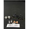 Image 2 : Bag of Vintage Pairs of Various Clip on Earrings
