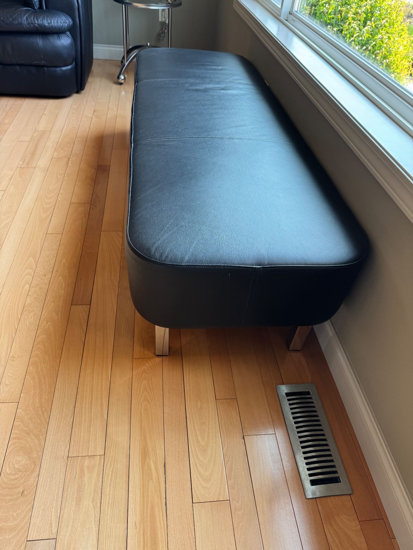 Bench measure 76? inches long 22 inches wide 16 1/2 inches tall