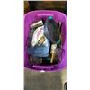 Image 1 : TOTE OF HOUSEHOLD DECOR AND KITCHEN