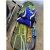 Image 2 : TOTE OF SPORTING GOODS AND BODYBOARD