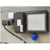 Image 2 : NEW INDUSTRIAL LED STREETLIGHT WITH PHOTOCELL, 200 WATT