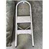 Image 2 : CAMPING COT AND STEP LADDER