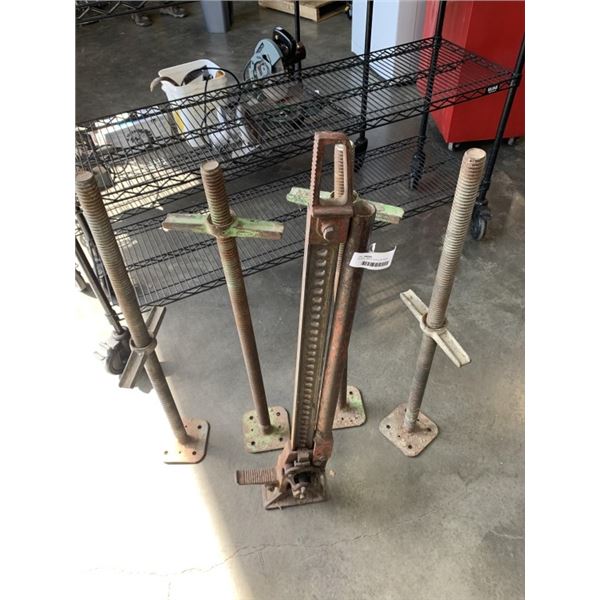 JACKALL AND 4 LEVELLING POSTS