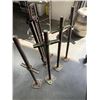 Image 2 : JACKALL AND 4 LEVELLING POSTS