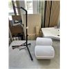Image 1 : PAIR OF EPISODE OUTDOOR SPEAKERS AND GUITAR STAND