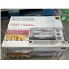 Image 2 : BLACK AND DECKER 4 SLICE TOASTER OVEN - TESTED WORKING