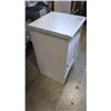 Image 2 : MODERN WHITE NIGHT STAND