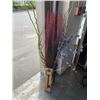 Image 1 : GLASS VASE AND DECORATIVE CONTENTS, KEY RACK HOLDER