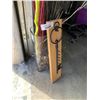 Image 2 : GLASS VASE AND DECORATIVE CONTENTS, KEY RACK HOLDER