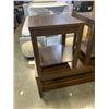 Image 2 : MODERN THREE-PIECE COFFEE TABLE AND END TABLE SET