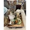 Image 2 : MANTLE CLOCK AND ASSORTED DECOR ITEMS