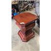 Image 2 : BOMBAY PEDESTAL TABLE