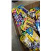 Image 2 : LOT OF NEW SCENTED MARKERS