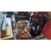 Image 2 : VARIOUS DECOR ITEMS INCLUDING LARGE VASE, METAL FRUIT AND MORE