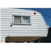 Image 3 : UNRESERVED TRAVEL CAMPER WITH UTILITY TRAILER