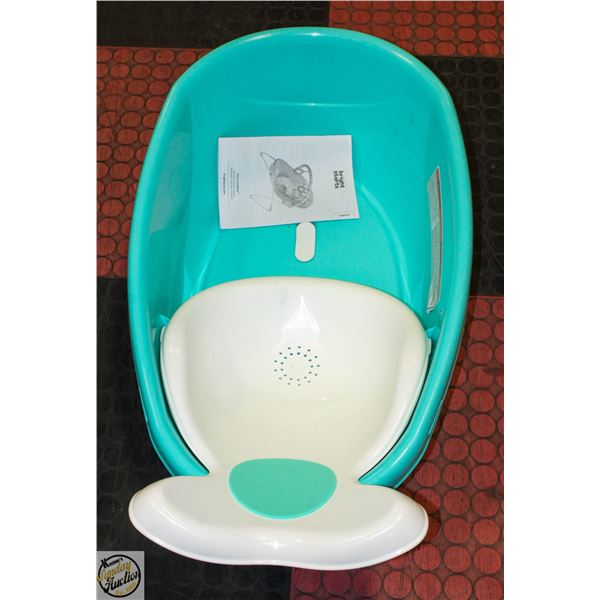 FISHER-PRICE WHALE OF A TUB