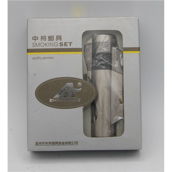 NEW SMOKING SET BUTANE LIGHTER IN BOX