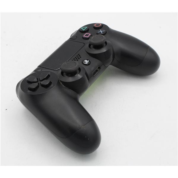 PLAYSTATION 4 WIRELESS CONTROLLER