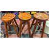 Image 1 : 3 MATCHING BAR STOOLS