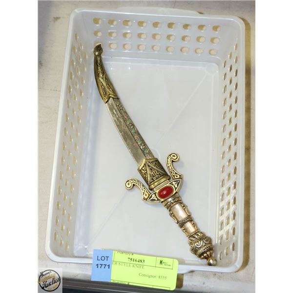 DAGGER STYLE KNIFE + TIP SHEATH