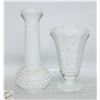 Image 1 : VINTAGE 2 SMALL WHITE MILK GLASS VASES