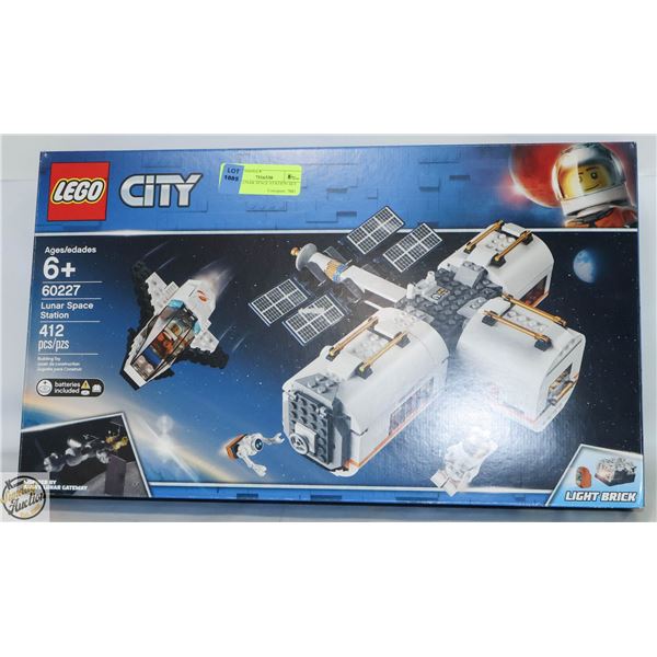 LEGO LUNAR SPACE STATION SET