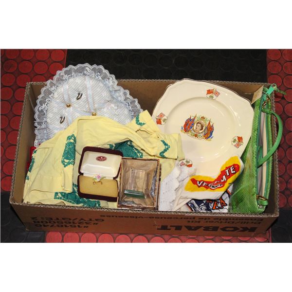 VINTAGE LADIES GREEN SNAKE SKIN PURSE, ROYAL ALBER