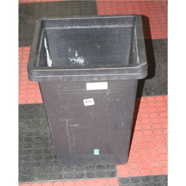 2 LARGE SQUARE TOPS PLANTERS 30 X 42