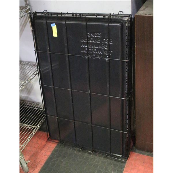 PETMATE LARGE ANIMAL CRATE W/TRAY