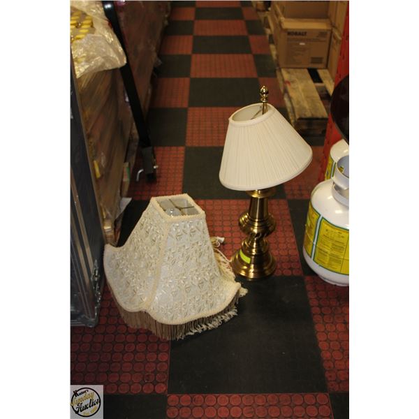 2 VINTAGE LAMPS 17" & 30 "