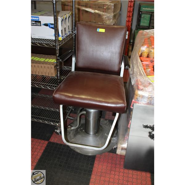 HAIRDRESSERS CHAIR WITH ADJUSTABLE HEIGHT