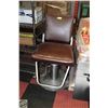 Image 1 : HAIRDRESSERS CHAIR WITH ADJUSTABLE HEIGHT