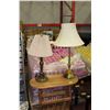 Image 1 : PAIR OF LAMPS (NON-MATCHING)