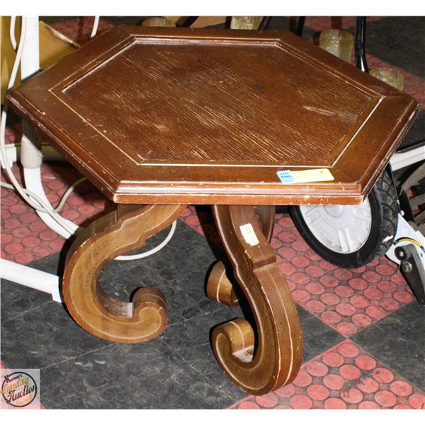 3 LEGGED END TABLE HAS DEFECTS 1 FOOT IS SPLIT