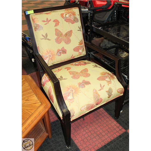 WOODEN FLORAL PATTERN CHIAR