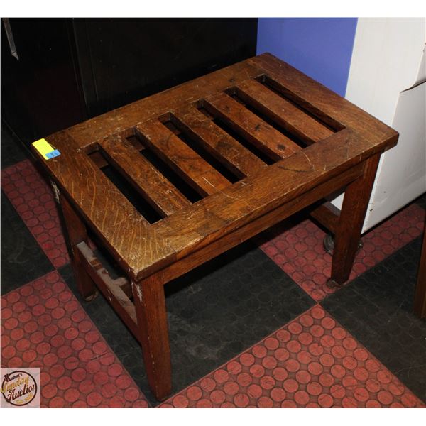 ROLLING WOODEN BENCH