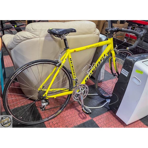 2004 DEVINCI SILVERSTONE ROAD BIKE (FLAT TIRES)