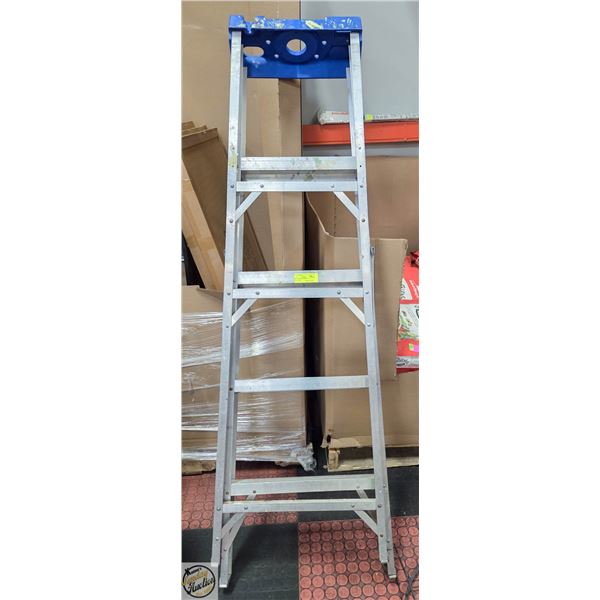 5 FOOT LITE ALUMINUM STEPLADDER