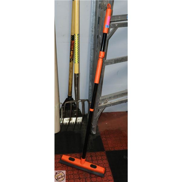 JEHONN LONG HANDLE BLACK ORANGE BROOM
