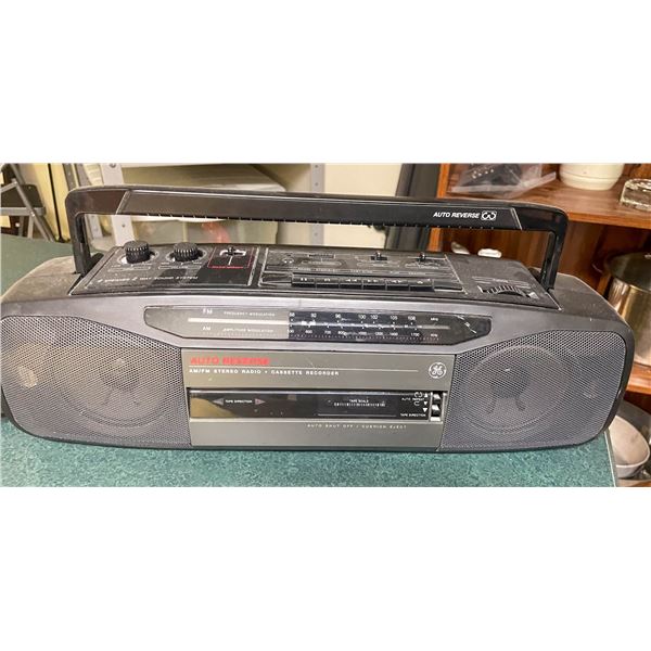 GE AM FM CASSETTE RADIO/ PLAYER