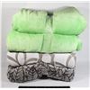Image 1 : 4 ASSORTED SIZE BLANKETS