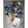Image 1 : TOTE MISC. HOUSEHOLD AND GARAGE ITEMS