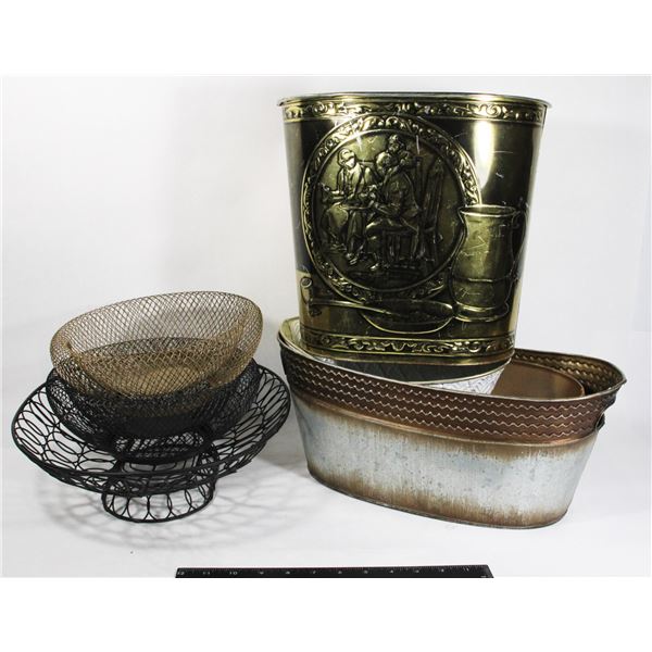 LOT OF DECORATIVE BASKETS