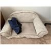 Image 1 : Pet Bed and Clothes A